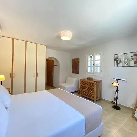 Villa Seaside Naxos • *