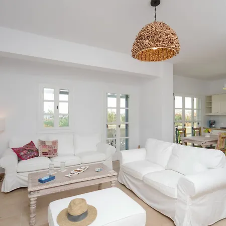 Villa Seaside Naxos • *