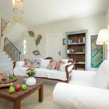 Villa Seaside Naxos • *